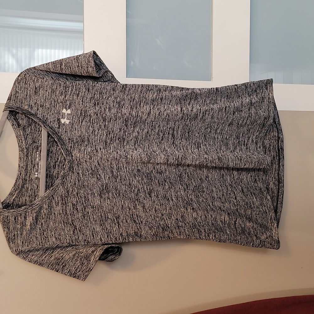 Under Armour v-neck heat gear tshirt